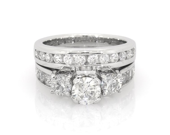 Previously Owned Round-Cut Diamond Three-Stone Bridal Set 2-3/8 ct tw 14K White Gold Size 6.5
