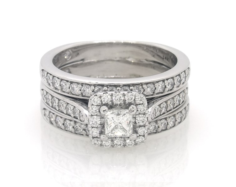 Main Image 1 of Previously Owned THE LEO Diamond Princess-Cut Halo Bridal Set 1-1/6 ct tw 14K White Gold Size 7