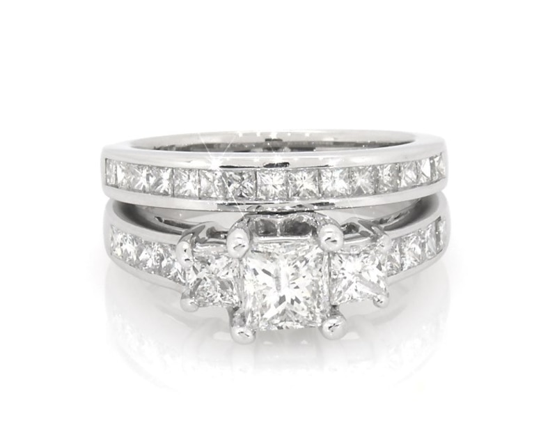 Main Image 1 of Previously Owned Princess-Cut Diamond Three-Stone Bridal Set 1-3/4 ct tw 14K White Gold Size 4.75