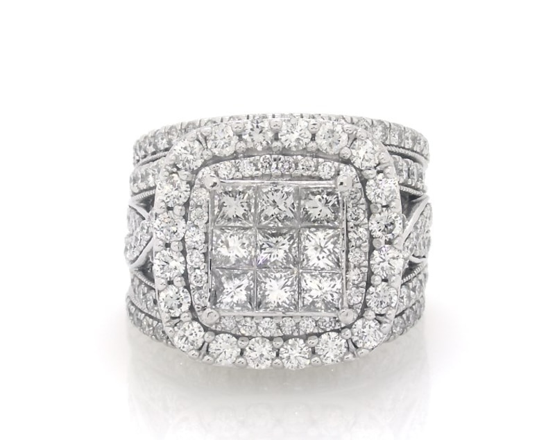 Main Image 1 of Previously Owned Princess & Round-Cut Multi-Diamond Bridal Set 3-3/8 ct tw 14K White Gold Size 6