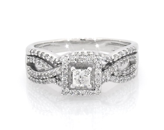 Previously Owned Princess-Cut Diamond Halo Twist Shank Bridal Set 5/8 ct tw 14K White Gold Size 9