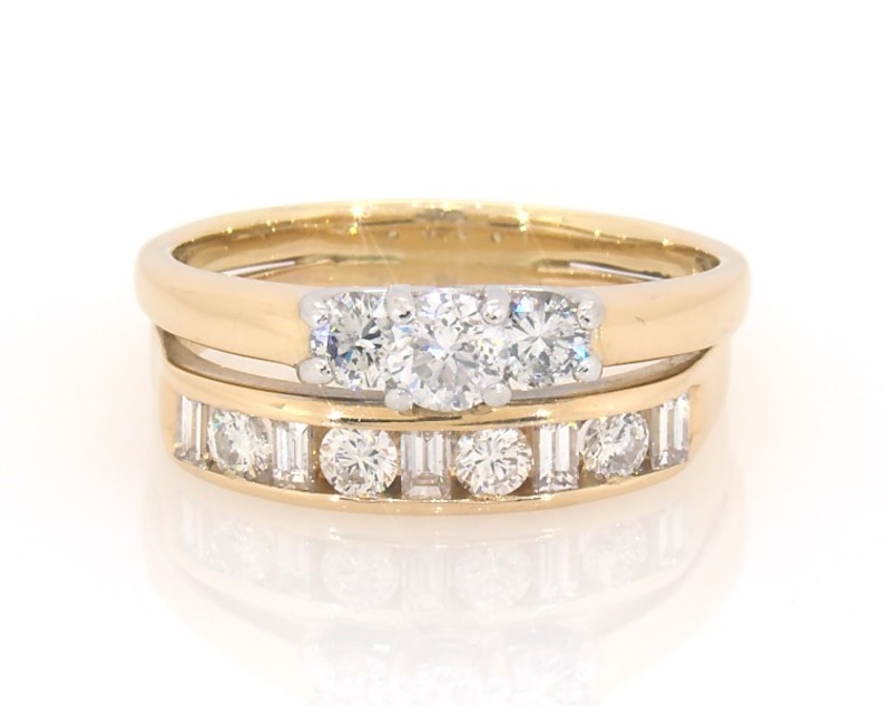 Main Image 1 of Previously Owned Round-Cut Diamond Three-Stone Bridal Set 7/8 ct tw 14K Yellow Gold & Platinum Size 8.25