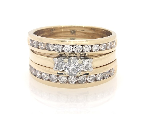 Previously Owned Round-Cut Diamond Three-Stone Bridal Set 1-1/3 ct tw 14K Yellow Gold & Platinum Size 8.5