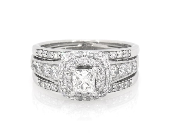 Previously Owned Princess-Cut Diamond Halo Bridal Set 1-1/2 ct tw 10K White Gold 7.5
