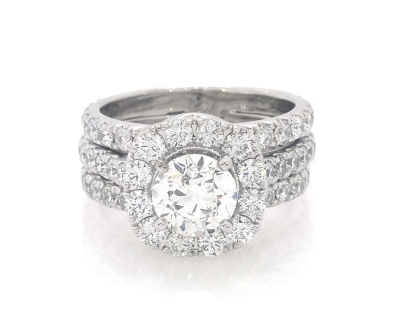 Main Image 1 of Previously Owned Neil Lane Round-Cut Diamond Halo Bridal Set 4 ct tw 14K White Gold Size 7