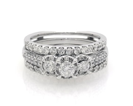 Previously Owned Round-Cut Diamond Three-Stone Bridal Set 7/8 ct tw 10K White Gold Size 5.25