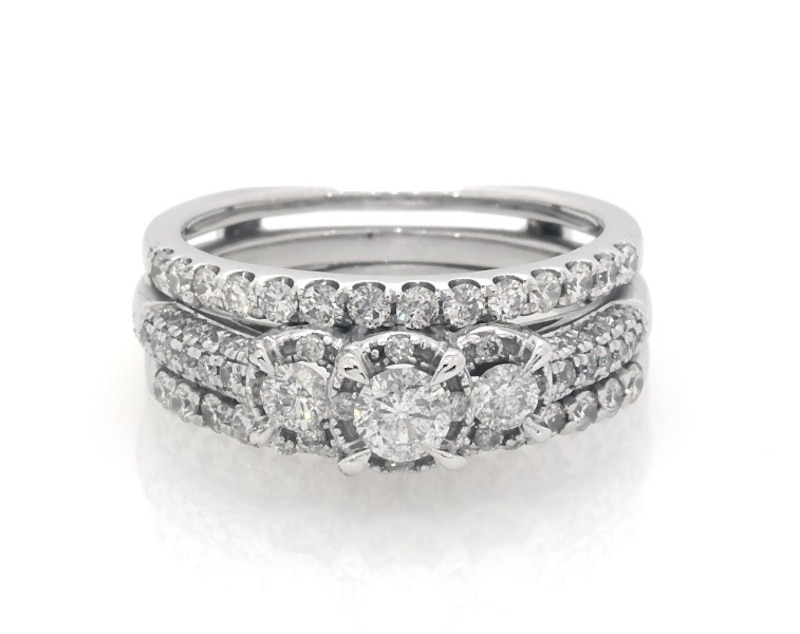 Main Image 1 of Previously Owned Round-Cut Diamond Three-Stone Bridal Set 7/8 ct tw 10K White Gold Size 5.25