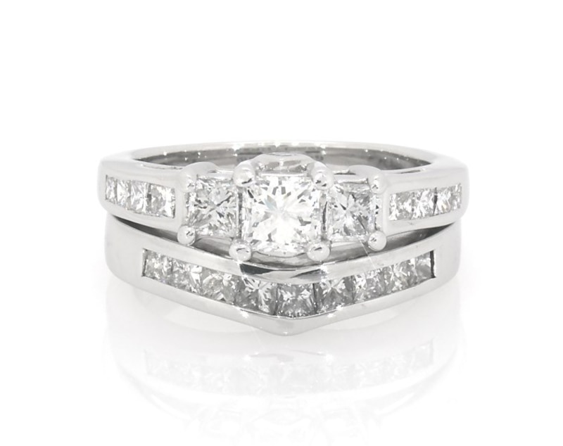 Main Image 1 of Previously Owned Princess-Cut Diamond Three-Stone Bridal Set 1-1/3 ct tw 14K White Gold Size 5.25