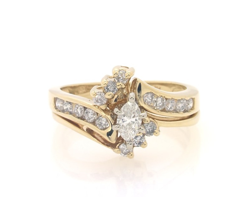 Main Image 1 of Previously Owned Marquise-Cut Diamond Bridal Set 1/2 ct tw 14K Yellow Gold Size 4.5