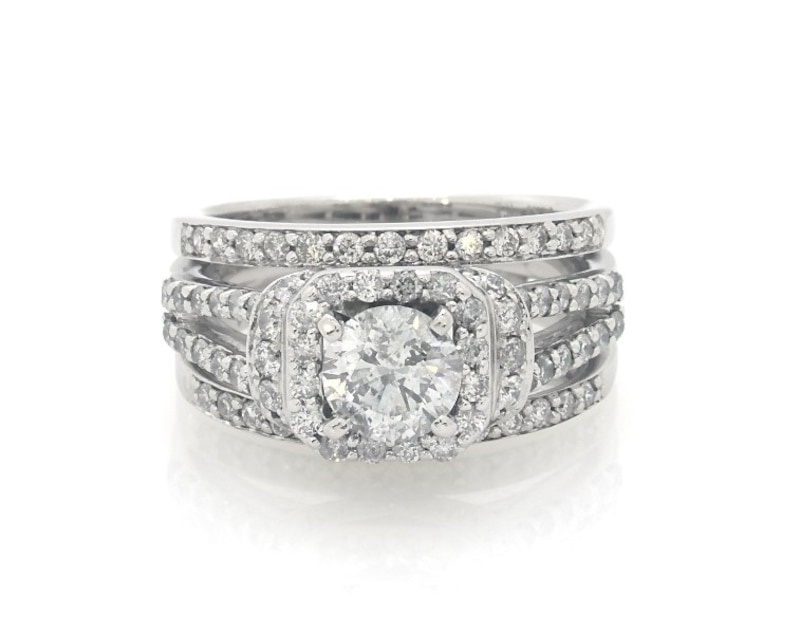 Main Image 1 of Previously Owned Round-Cut Diamond Halo Bridal Set 1-5/8 ct tw 14K White Gold Size 5.75
