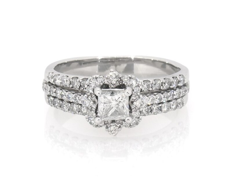 Main Image 1 of Previously Owned Princess-Cut Diamond Scalloped Halo Bridal Set 1-1/8 ct tw 14K White Gold Size 6.5