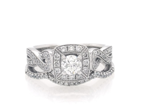 Previously Owned Round-Cut Diamond Cushion Halo Bridal Set 3/4 ct tw 14K White Gold Size 5
