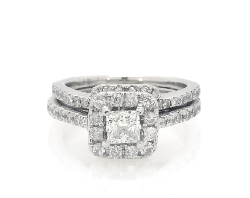 Main Image 1 of Previously Owned Princess-Cut Diamond Halo Bridal Set 7/8 ct tw 14K White Gold Size 4