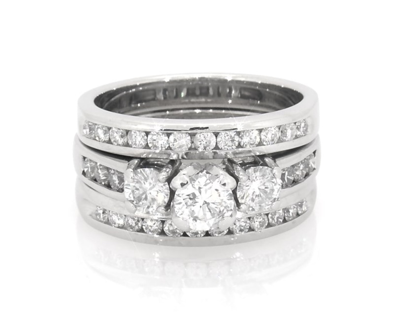 Main Image 1 of Previously Owned Round-Cut Diamond Three-Stone Bridal Set 1-3/8 ct tw 14K White Gold 6.5