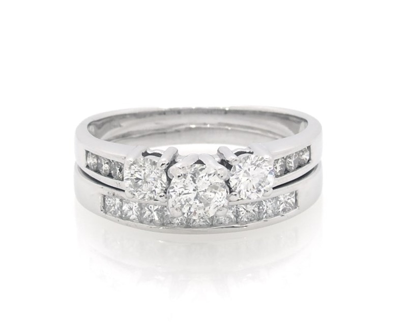 Main Image 1 of Previously Owned Round-Cut Diamond Three-Stone Bridal Set 1-3/8 ct tw 14K White Gold Size 9