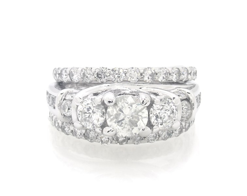 Main Image 1 of Previously Owned Round-Cut Diamond Three-Stone Bridal Set 2-5/8 ct tw 14K White Gold Size 6