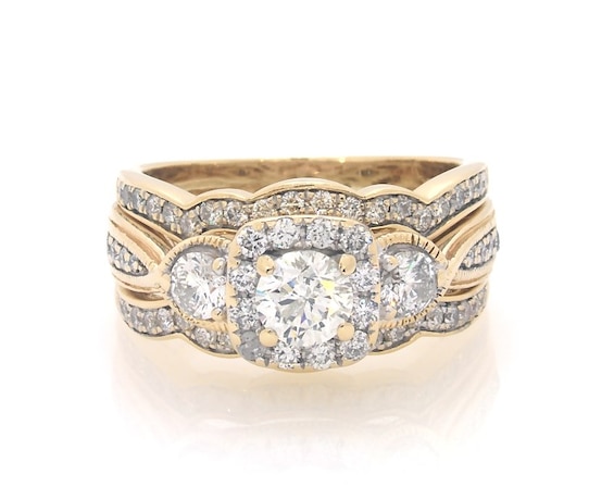 Previously Owned Round-Cut Diamond Three-Stone Bridal Set 1-1/3 ct tw 14K White Gold Size 7