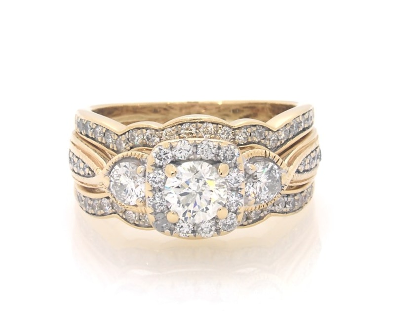 Main Image 1 of Previously Owned Round-Cut Diamond Three-Stone Bridal Set 1-1/3 ct tw 14K White Gold Size 7