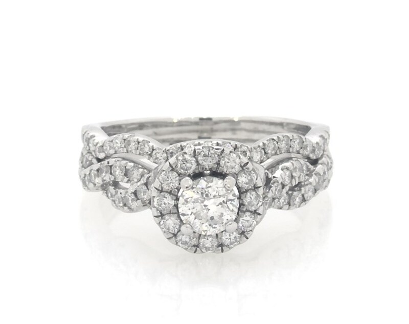 Main Image 1 of Previously Owned Round-Cut Diamond Halo Bridal Set 7/8 ct tw 14K White Gold Size 6