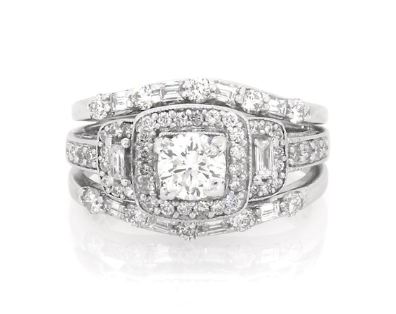 Previously Owned Round-Cut Diamond Three-Stone Bridal Set 1-1/2 ct tw 14K White Gold Size 8.25