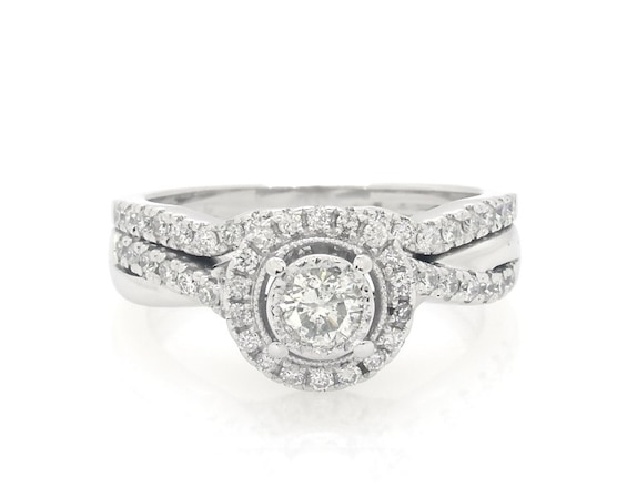 Previously Owned Round-Cut Diamond Halo Bridal Set 7/8 ct tw 14K White Gold Size 7.75