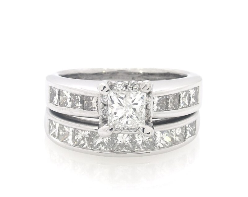 Main Image 1 of Previously Owned Princess-Cut Diamond Halo Bridal Set 2-1/5 ct tw 14K White Gold Size 6.5