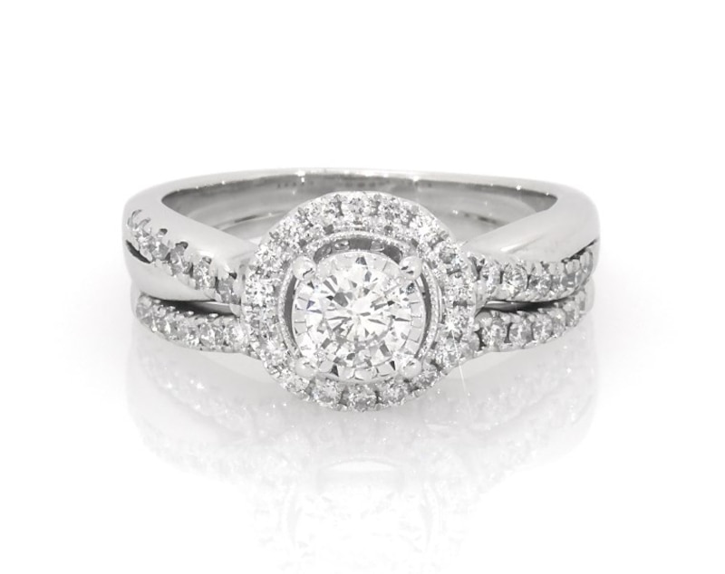 Main Image 1 of Previously Owned Round-Cut Diamond Halo Bridal Set 7/8 ct tw 14K White Gold Size 5.75