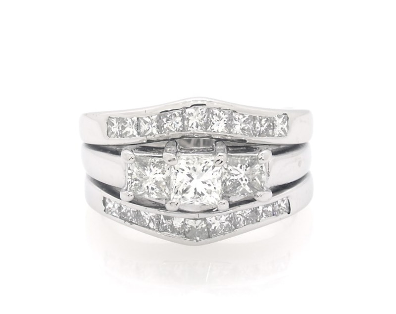 Main Image 1 of Previously Owned Princess-Cut Diamond Three-Stone Bridal Set 1-3/4 ct tw 14K White Gold & Platinum Size 6.25