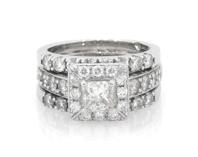 Main Image 1 of Previously Owned The LEO Diamond Princess-Cut Bridal Set 2-1/8 ct tw 14K White Gold Size 5.75