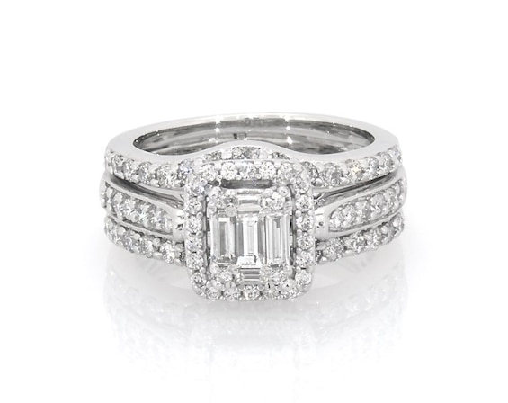 Previously Owned Baguette & Round-Cut Multi-Diamond Halo Bridal Set 7/8 ct tw 14K White Gold Size 4.5