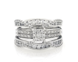 Previously Owned Round-Cut Diamond Halo Bridal Set 7/8 ct tw 10K White Gold Size 7