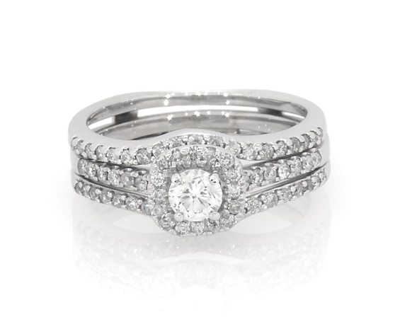 Previously Owned Round-Cut Diamond Halo Bridal Set 5/8 ct tw 10K White Gold Size 5.75