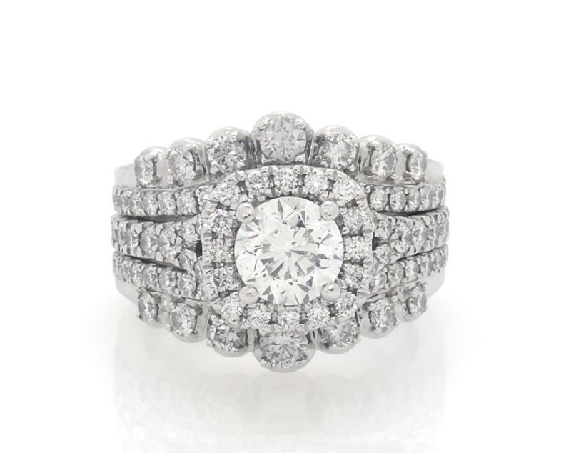 Main Image 1 of Previously Owned THE LEO Diamond Round-Cut Halo Bridal Set 2-1/3 ct tw 14K White Gold Size 5.5