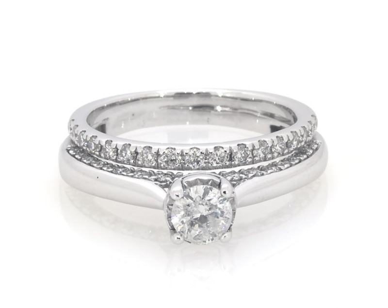 Main Image 1 of Previously Owned Round-Cut Diamond Bridal Set 7/8 ct tw 10K White Gold Size 6