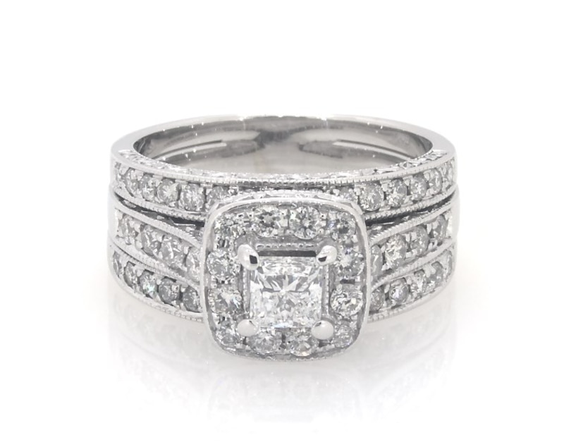 Main Image 1 of Previously Owned Princess-Cut Diamond Halo Bridal Set 1-3/8 ct tw 14K White Gold Size 7.25