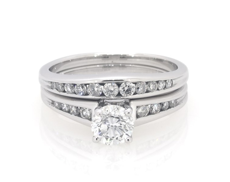 Main Image 1 of Previously Owned Round-Cut Diamond Bridal Set 7/8 ct tw 14K White Gold Size 5.75