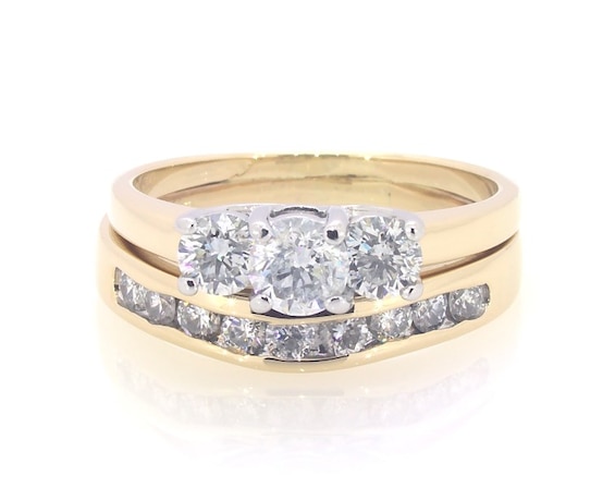 Previously Owned Round-Cut Diamond Three-Stone Bridal Set 1-3/8 ct tw 14K Yellow Gold & Platinum Size 8
