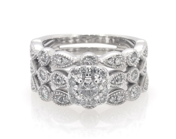 Previously Owned Round-Cut Diamond Halo Bridal Set 3/4 ct tw 10K White Gold Size 5.75
