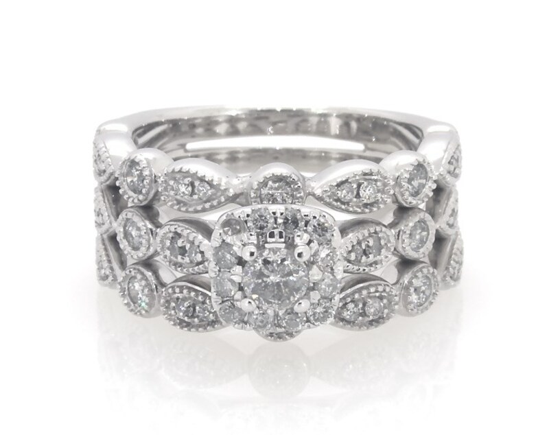 Main Image 1 of Previously Owned Round-Cut Diamond Halo Bridal Set 3/4 ct tw 10K White Gold Size 5.75