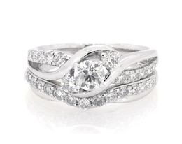 Previously Owned Round-Cut Diamond Three-Stone Swirl Bridal Set 1-1/2 ct tw 14K White Gold Size 9