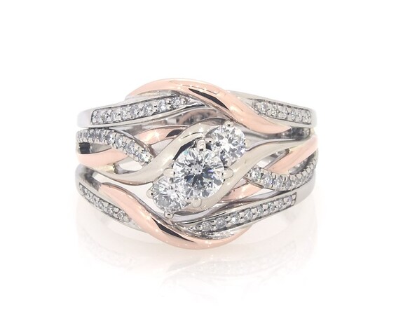 Previously Owned Round-Cut Diamond Three-Stone Bridal Set 3/4 ct tw 10K Two-Tone Gold Size 7.25