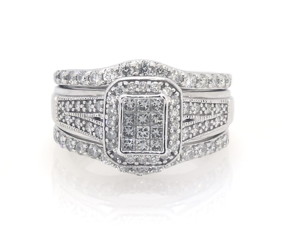 Previously Owned Princess-Cut Multi-Diamond Halo Bridal Set 7/8 ct tw 10K White Gold Size 4.75