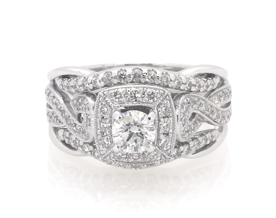 Previously Owned Round-Cut Diamond Halo Bridal Set 3/4 ct tw 14K White Gold Size 5