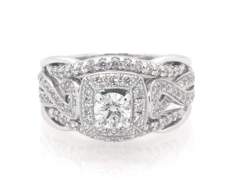 Main Image 1 of Previously Owned Round-Cut Diamond Halo Bridal Set 3/4 ct tw 14K White Gold Size 5