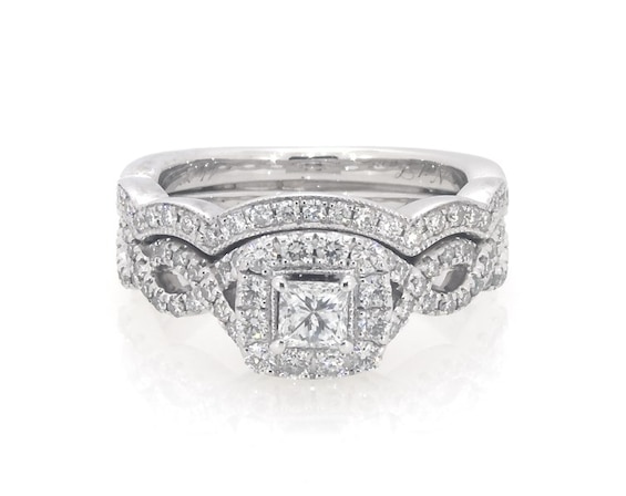 Previously Owned Neil Lane Princess-Cut Diamond Halo Bridal Set 7/8 ct tw 14K White Gold Size 4.5