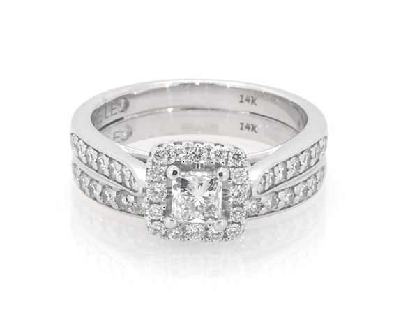 Previously Owned THE LEO Diamond Princess-Cut Halo Bridal Set 7/8 ct tw 14K White Gold Size
