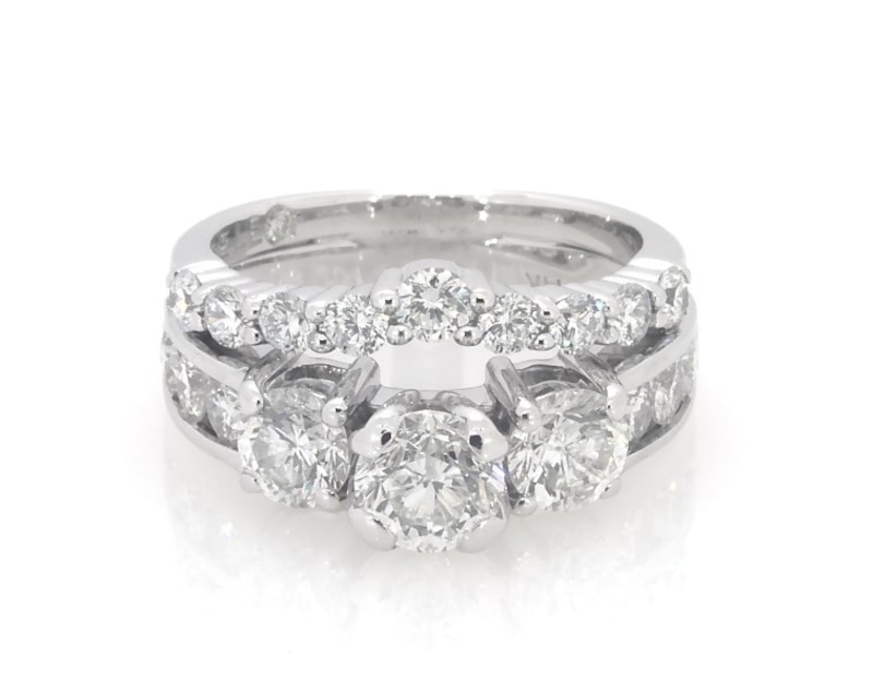 Main Image 1 of Previously Owned Round-Cut Diamond Three-Stone Bridal Set 2-3/8 ct tw 14K White Gold Size 4.75