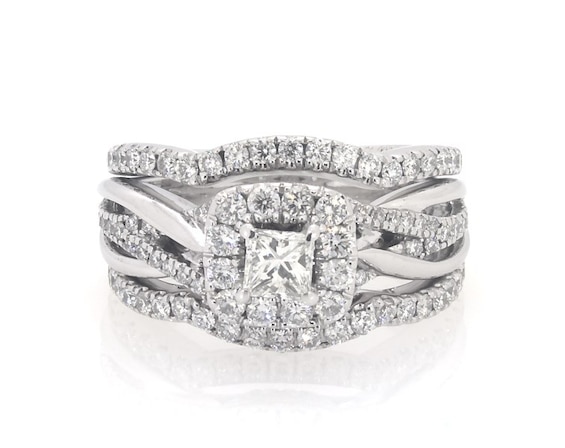 Previously Owned Neil Lane Princess-Cut Diamond Halo Bridal Set 1-1/6 ct tw 14K White Gold Size 5.25