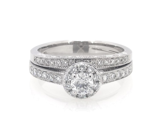 Previously Owned Round-Cut Diamond Halo Bridal Set 3/4 ct tw 14K White Gold Size 6.25