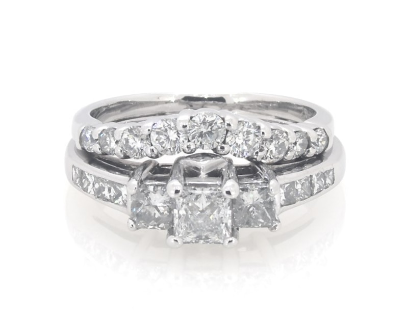 Main Image 1 of Previously Owned Princess-Cut Diamond Three-Stone Bridal Set 1-1/3 ct tw 14K White Gold Size 5.25